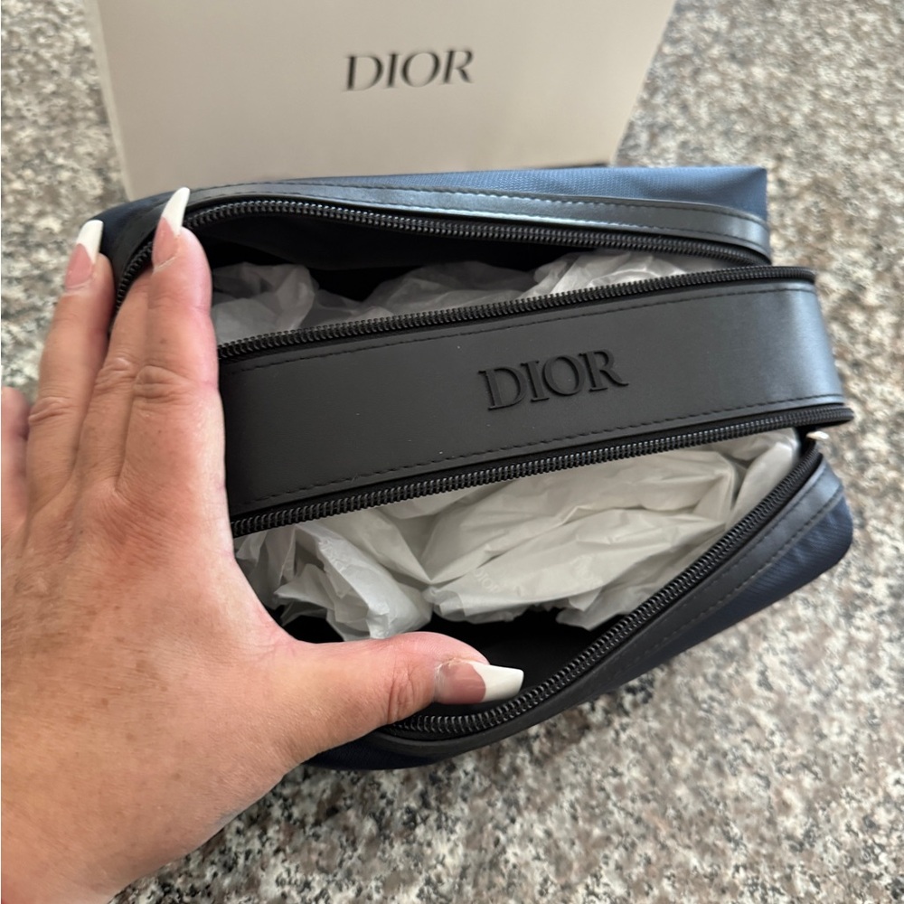 Dior Black Toiletry Bag with Sleek Design and Water-Resistant Material - Picture 2 of 5